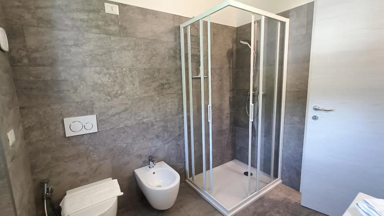 Calle - Larihome A37 Dongo Apartamento